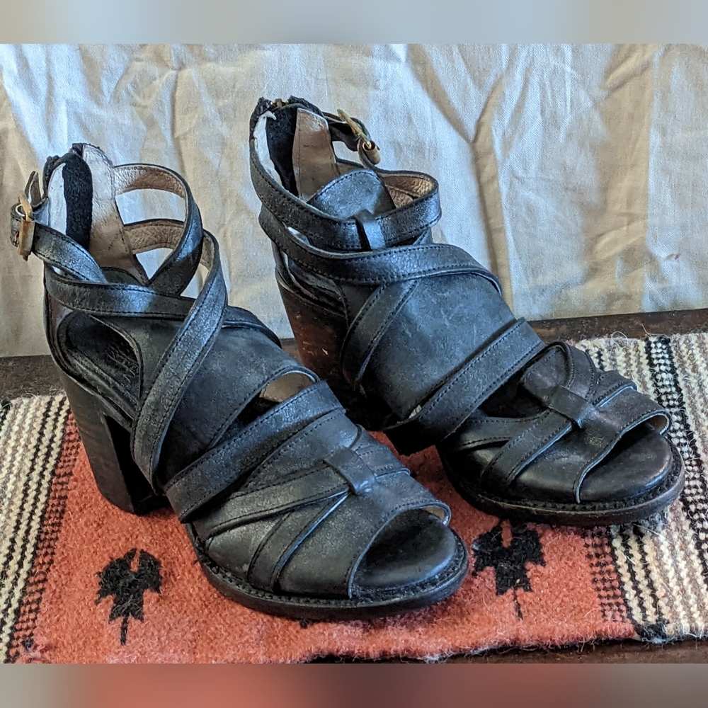 Freebird black sandals